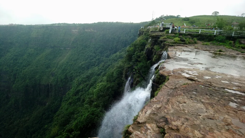 Seven_Sister_Waterfall_Near,_Cherrapunjee,_Meghalaya