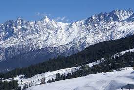 Skiing in Auli